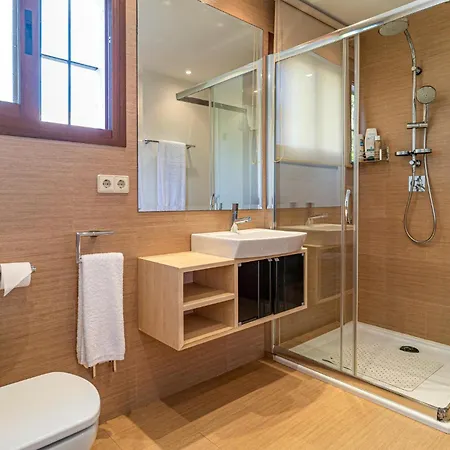 Апартаменты 3 Bedroom Awesome In