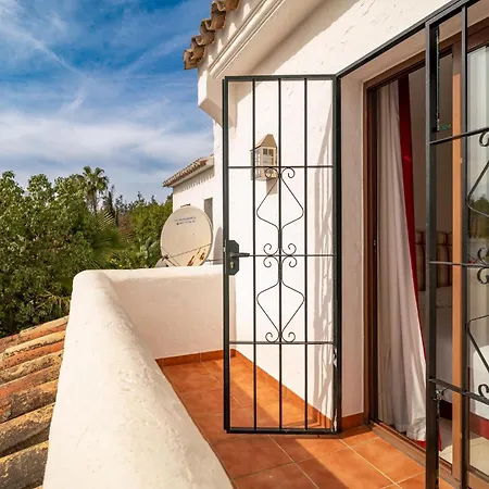 Апартаменты 3 Bedroom Awesome In